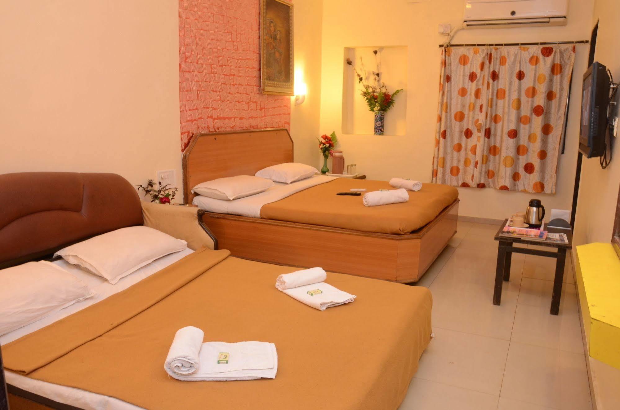 Neetas Shanti Villa Mahābaleshwar Esterno foto