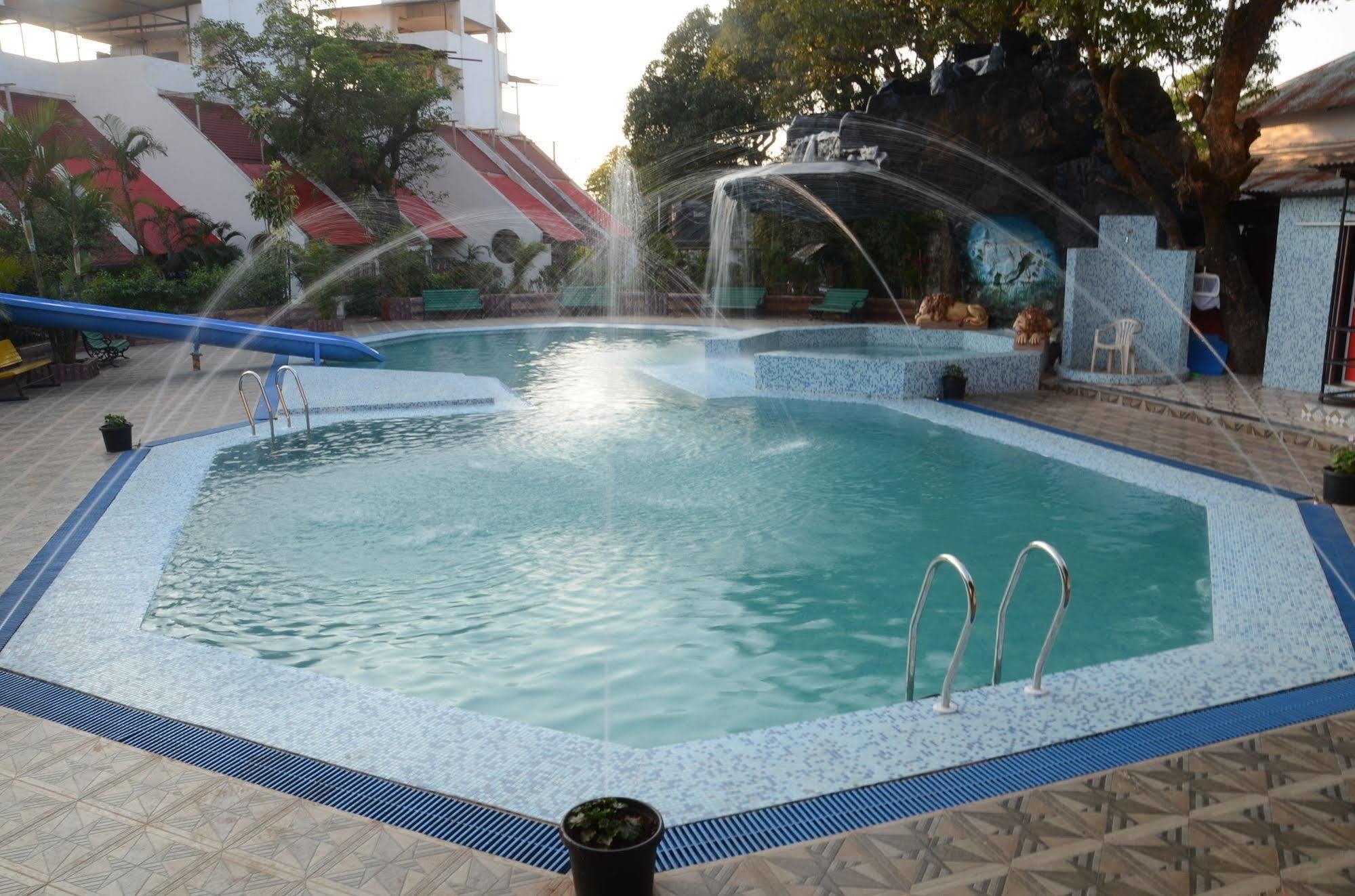 Neetas Shanti Villa Mahābaleshwar Esterno foto
